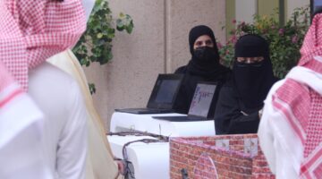 صور| روبوت زراعي ونظام للتنبؤ بانبعاثات الكربون.. ابتكارات في ملتقى “وطن أخضر” بالدمام