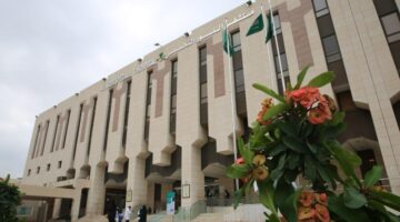 مستشفى النور.. جراحة دقيقة تنقذ أردنية من تسرب السائل النخاعي