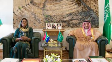 الخريجي يستعرض العلاقات وأوجه التعاون مع نظيرته الجنوب أفريقية