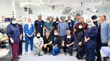 نجاح فصل التوأمين الطفيليين المصريين بعد جراحة استغرقت 8 ساعات