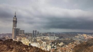 حتى 9 صباحًا.. أمطار خفيفة على أجزاء من مكة المكرمة