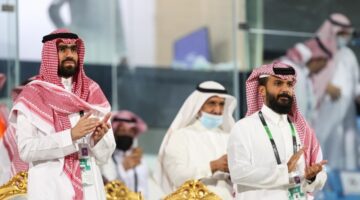 الحائلي وكعكي يُكافئان لاعبي الاتحاد عقب التتويج بالدوري