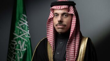 وزير الخارجية يبحث المستجدات الإقليمية والدولية مع نظيرته النمساوية