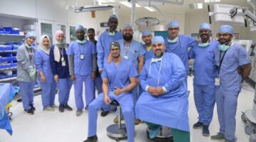 “الملك عبدالله” الطبية تُجري أول عملية روبوتية في جراحة الصدر