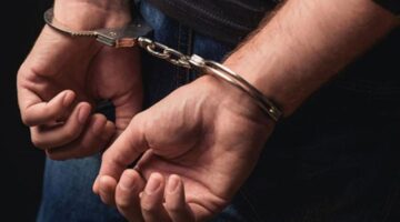 قرارات إدارية بحق 20 وافد ومواطن لنقلهم 60 مخالفًا لا يحملون تصاريح الحج