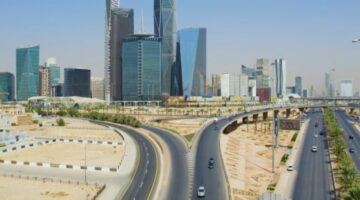 مليون ريال غرامة وإلغاء الترخيص.. عقوبات مخالفي كود الطرق السعودي-عاجل