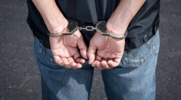 القبض على 4 وافدين لنشرهم إعلانات حملات حج وهمية وإيوائهم 14 مخالفًا