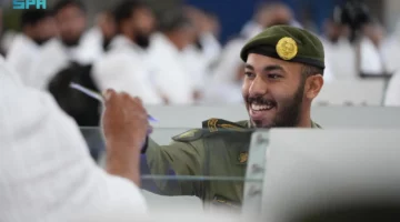 جوازات مطار الملك عبدالعزيز تواصل استقبال رحلات ضيوف الرحمن القادمين لأداء حج 1446