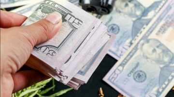 سعر الدولار اليوم الإثنين في البنوك والسوق السوداء 19 – 5 – 2025