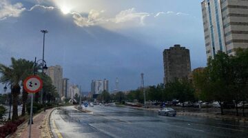 أمطار رعدية غزيرة على محافظات مكة المكرمة والمدني يحذر