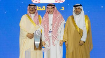 وزير الصحة يكرم خالد القطَّان رائد زراعة الرئة في السعودية