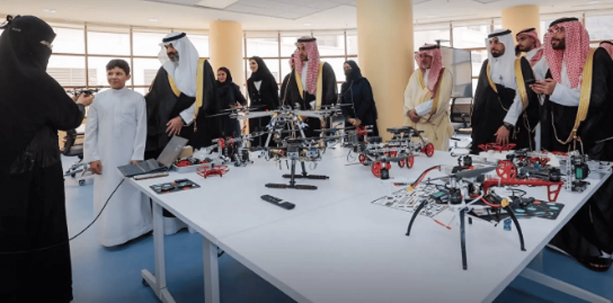 وزير الاتصالات يشيد بجهود مبتكري جامعة الملك خالد في تعزيز اقتصاد عسير الرقمي