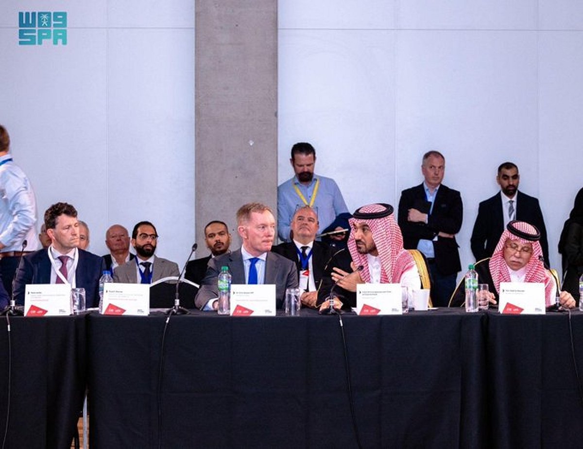 التعاون الرياضي السعودي البريطاني: وزيرا الرياضة والتجارة يشاركان في الطاولة المستديرة