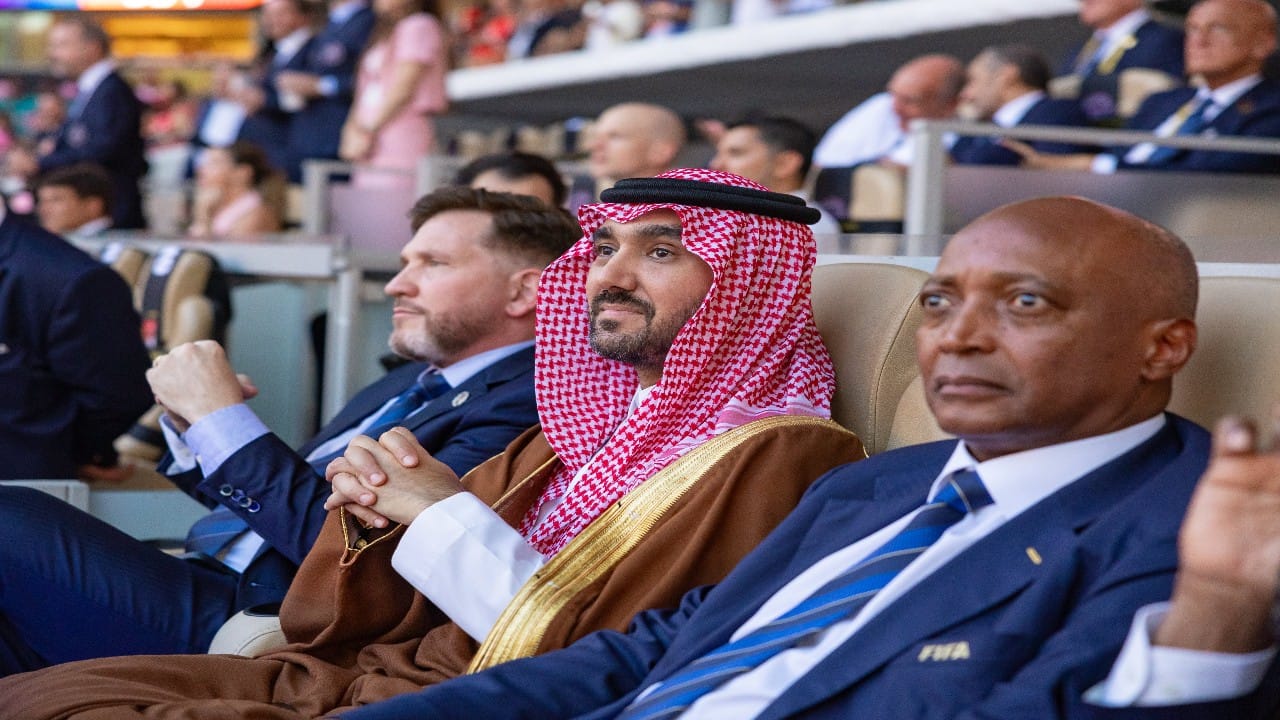 وزير الرياضة يحضر افتتاح كأس العالم للأندية ويشارك الجماهير لحظات تاريخية (صور)