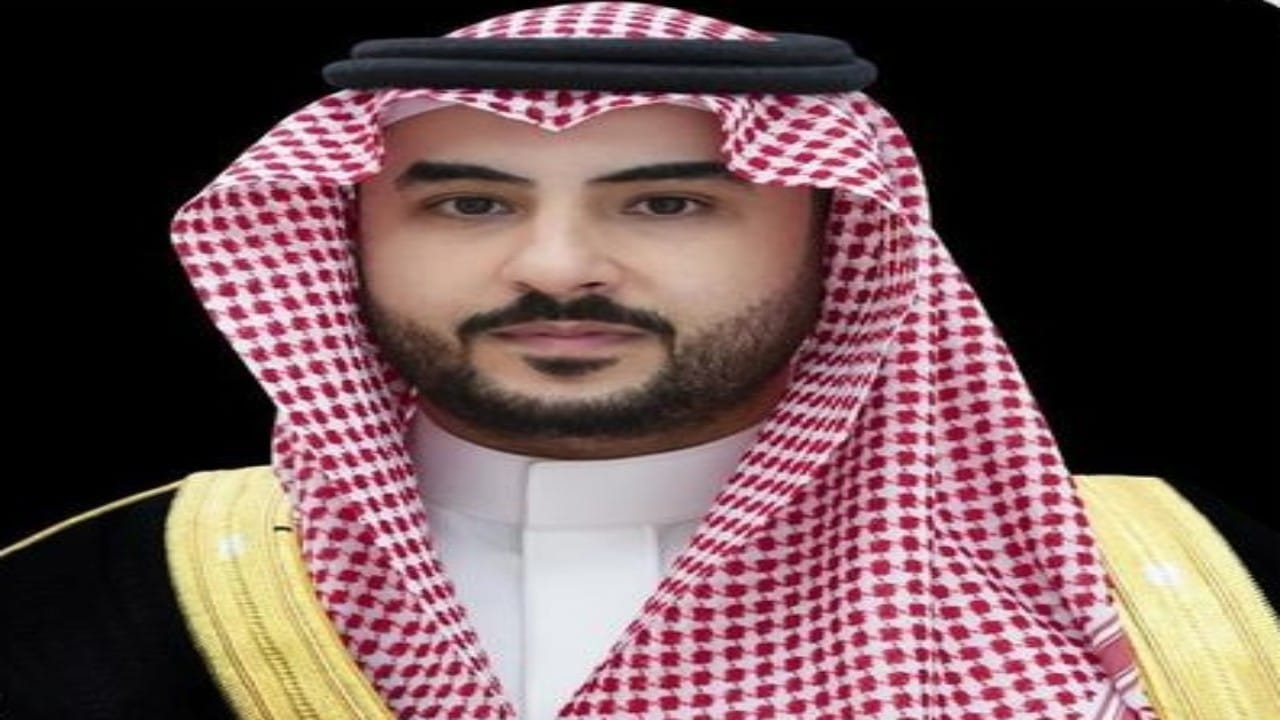 وزير الدفاع يتلقى اتصالًا من رئيس الأركان الإيراني لبحث التعاون العسكري