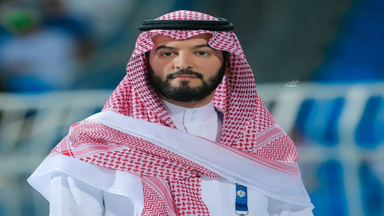 تواجد فهد بن نافل في باريس يشعل جدل جماهير الهلال قبل لقاء الريال