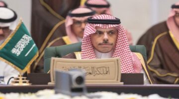 وزير الخارجية يشارك في اجتماع وزاري لدول مجلس التعاون بالكويت بحضور لافت