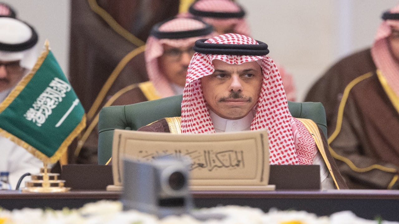 وزير الخارجية يشارك في اجتماع وزاري لدول مجلس التعاون بالكويت بحضور لافت