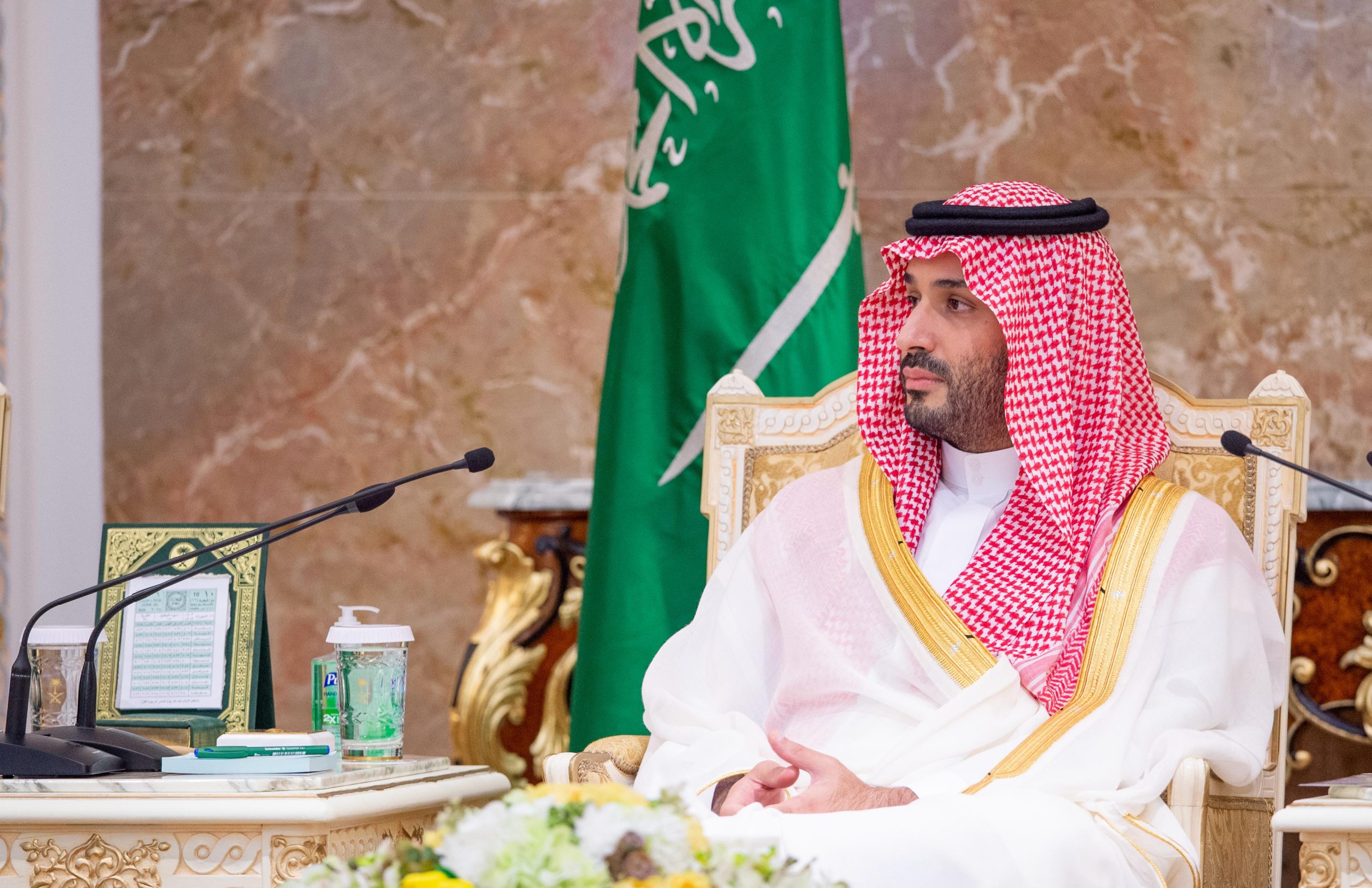 ولي العهد يستقبل المهنئين بعيد الأضحى المبارك في قصر منى الملكي