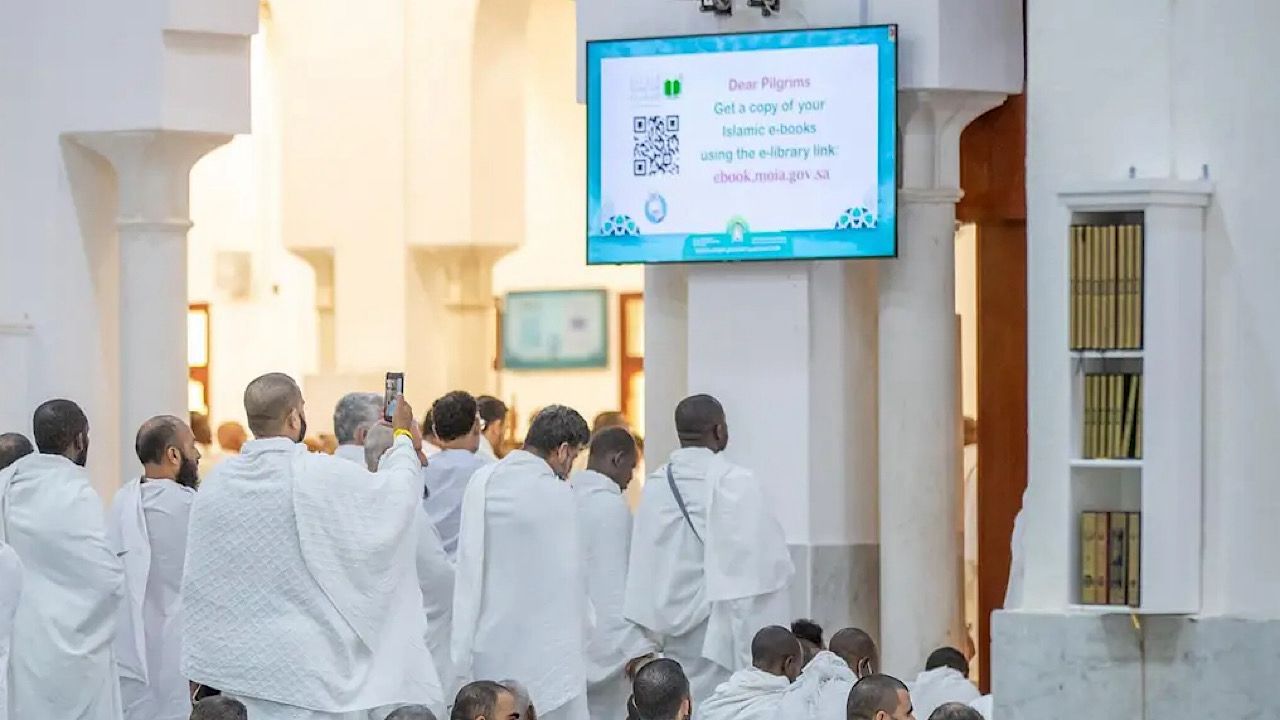 ضيوف برنامج خادم الحرمين الشريفين يشيدون بخيرات المملكة حول العالم