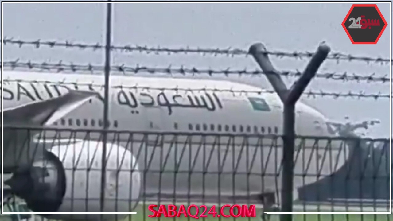مشاهد الخطوط السعودية: هبوط اضطراري للطائرة وإخلاء الركاب يثير الذعر (فيديو)