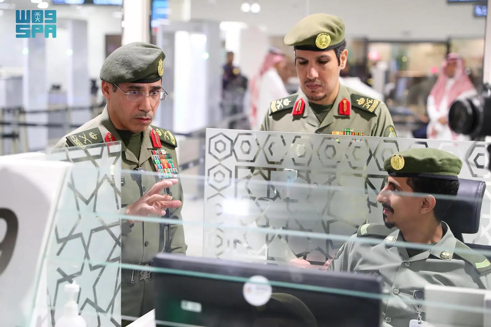جوازات مطار الطائف الدولي: اللواء المربع يتفقد سير العمل ويشدد على الجودة