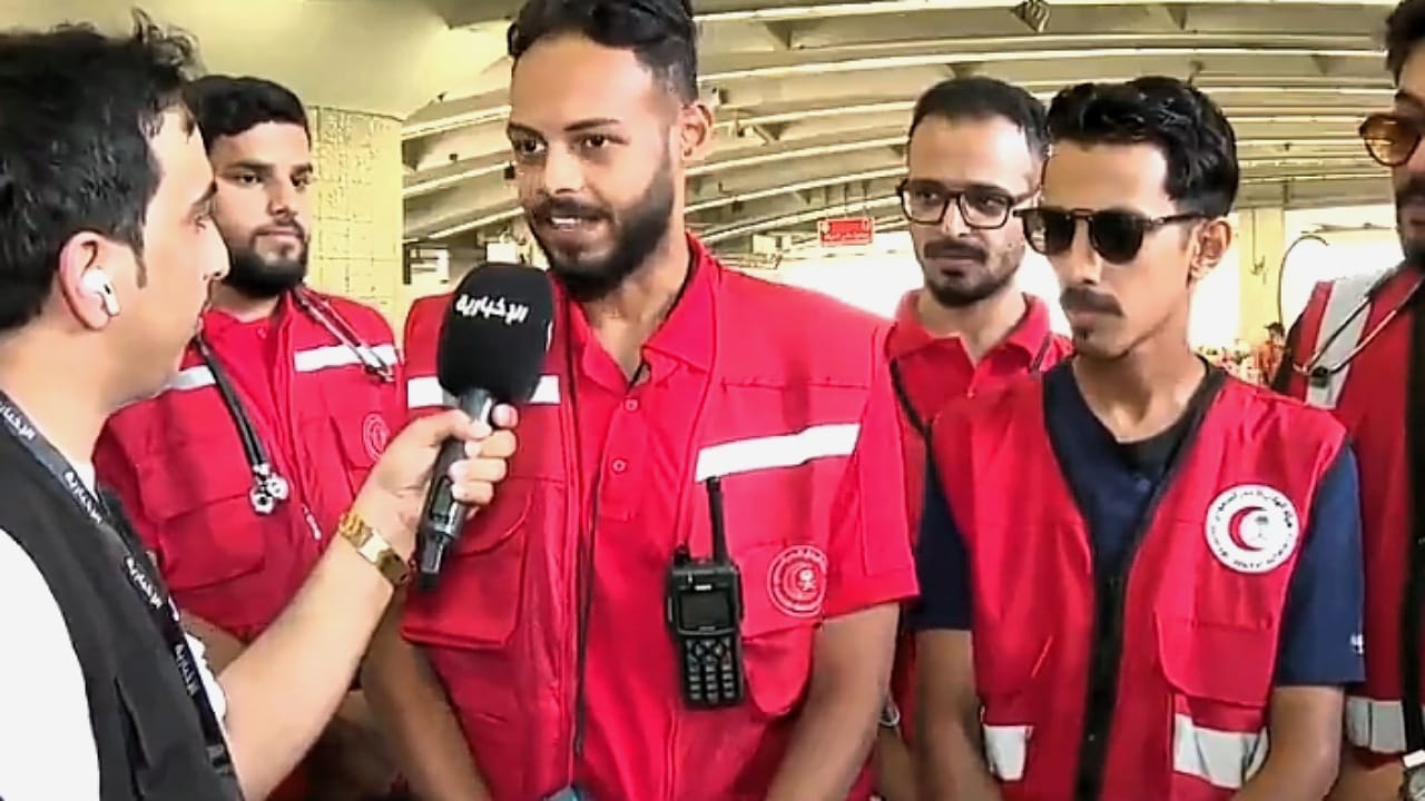 متطوع: خدمة الحجاج شرف ومسؤولية ونساهم بقوة في دعم المنظومة الطبية – فيديو