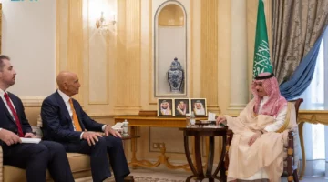 فيصل بن فرحان يستقبل المبعوث الأمريكي إلى سوريا لبحث التطورات الجديدة