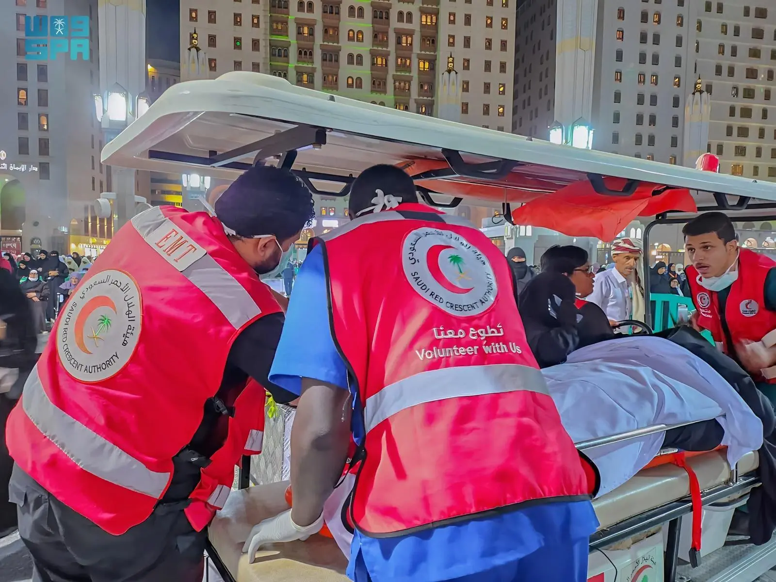 هلال المدينة المنورة يواصل جهوده الميدانية لخدمة الحجاج في موسم الحج الثاني