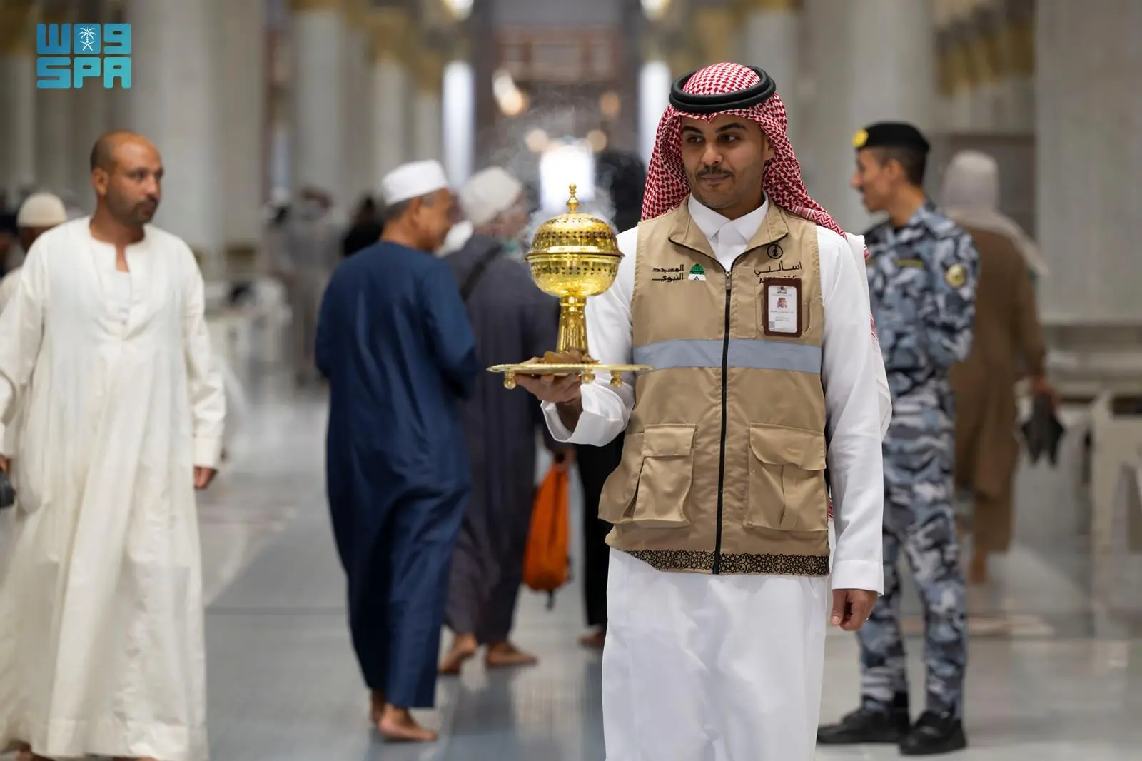 المسجد النبوي يستقبل ضيوف الرحمن بعطور وأدهان فاخرة في أجواء روحانية