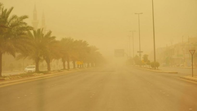 توقعات الطقس اليوم: رياح قوية وغبار يضرب عدة مناطق بالمملكة