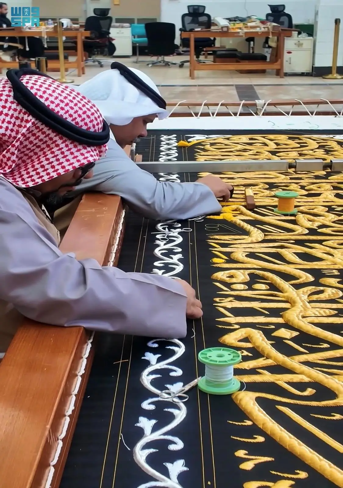مراحل صناعة كسوة الكعبة المشرفة: سبع خطوات بأيدٍ سعودية محترفة تُبهر العالم