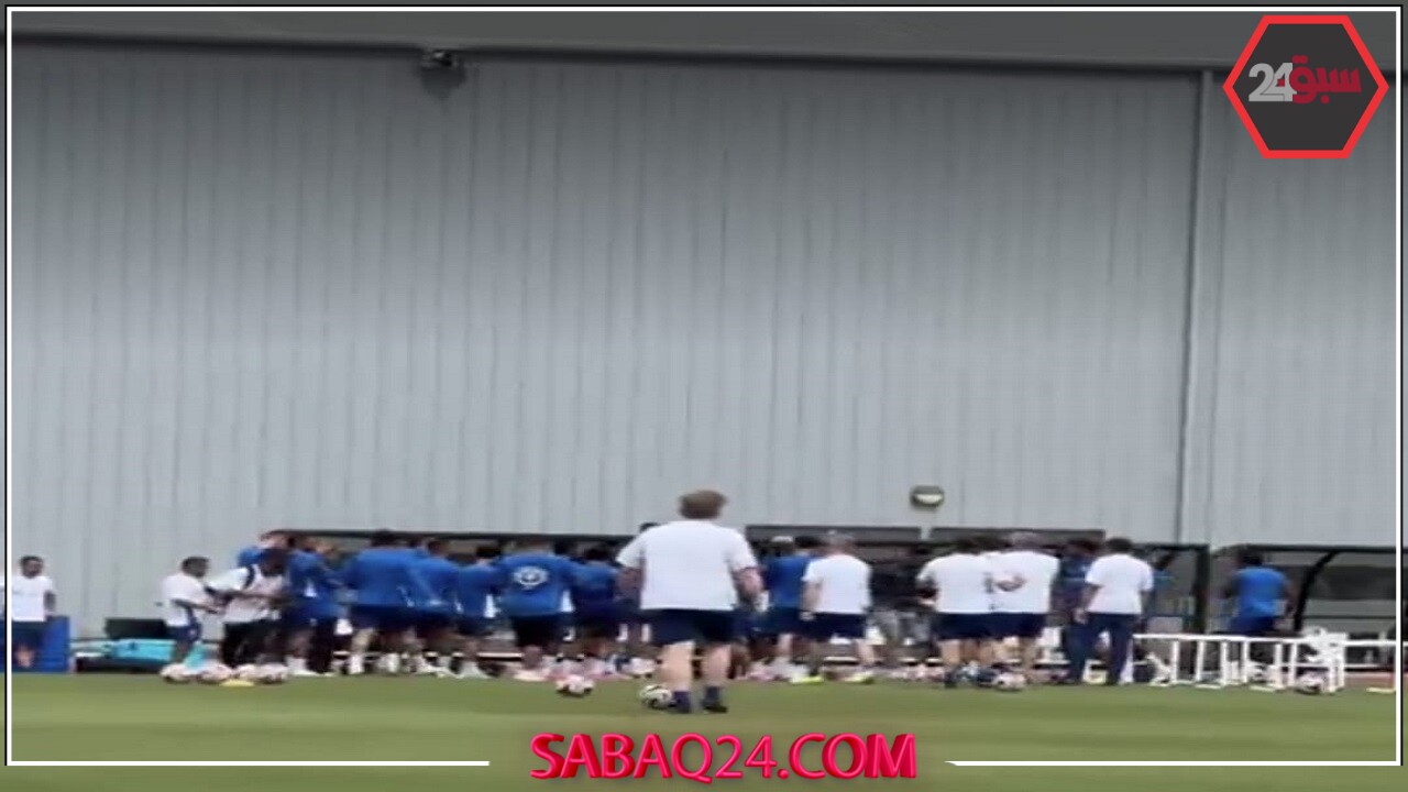 استقبال حار لحمدالله في الهلال يشعل مواقع التواصل الاجتماعي – فيديو يرصد اللحظات الأولى